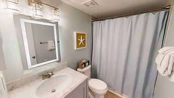 Top Floor Beachside Condo in Gulf Shores Sleeps 6