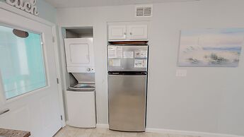 Top Floor Beachside Condo in Gulf Shores Sleeps 6