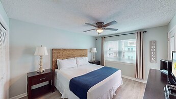 Top Floor Beachside Condo in Gulf Shores Sleeps 6