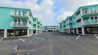 Top Floor Beachside Condo in Gulf Shores Sleeps 6