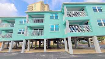 Top Floor Beachside Condo in Gulf Shores Sleeps 6