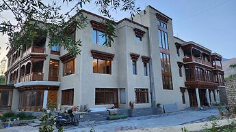 Hotel Ladakh Heights
