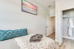 10 Mi to Disney - Lake-view Haven w/ Pool Access!