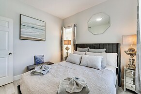 10 Mi to Disney - Lake-view Haven w/ Pool Access!