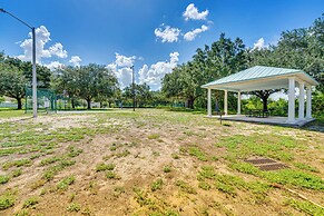 10 Mi to Disney - Lake-view Haven w/ Pool Access!