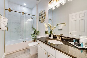 10 Mi to Disney - Lake-view Haven w/ Pool Access!