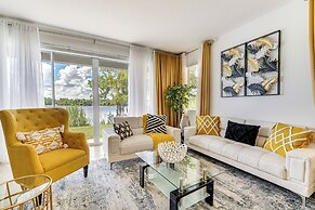 10 Mi to Disney - Lake-view Haven w/ Pool Access!