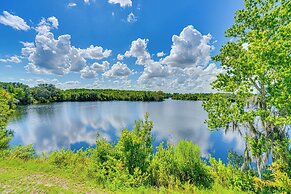 10 Mi to Disney - Lake-view Haven w/ Pool Access!