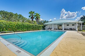 10 Mi to Disney - Lake-view Haven w/ Pool Access!