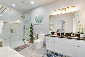 10 Mi to Disney - Lake-view Haven w/ Pool Access!