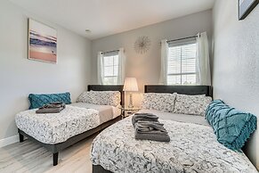 10 Mi to Disney - Lake-view Haven w/ Pool Access!