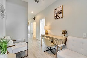 10 Mi to Disney - Lake-view Haven w/ Pool Access!