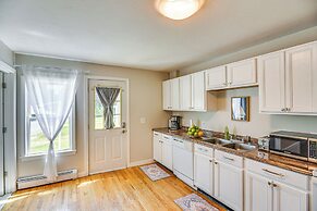 Wakefield Escape: Walk to Downtown & Near Beaches!