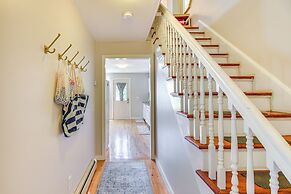 Wakefield Escape: Walk to Downtown & Near Beaches!