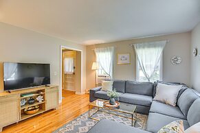 Wakefield Escape: Walk to Downtown & Near Beaches!