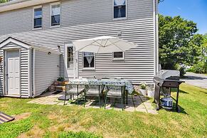 Wakefield Escape: Walk to Downtown & Near Beaches!