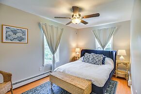 Wakefield Escape: Walk to Downtown & Near Beaches!