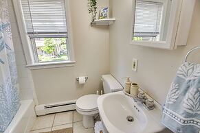 Wakefield Escape: Walk to Downtown & Near Beaches!