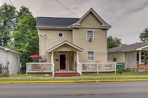 Morgantown Home: 1 Mi to West Virginia University!