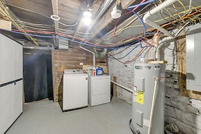 Morgantown Home: 1 Mi to West Virginia University!