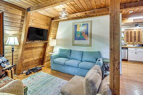 Pet-friendly Lavonia Cabin, Walk to Lake Hartwell!