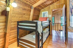 Pet-friendly Lavonia Cabin, Walk to Lake Hartwell!