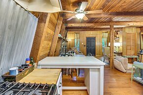 Pet-friendly Lavonia Cabin, Walk to Lake Hartwell!