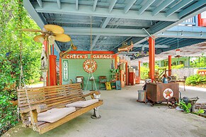 Eclectic Mandeville Home: Walk to Lakefront Park