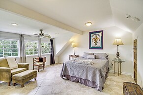 Eclectic Mandeville Home: Walk to Lakefront Park