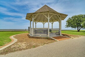 Eclectic Mandeville Home: Walk to Lakefront Park