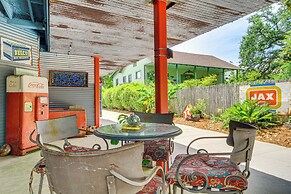 Eclectic Mandeville Home: Walk to Lakefront Park