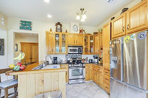 Eclectic Mandeville Home: Walk to Lakefront Park