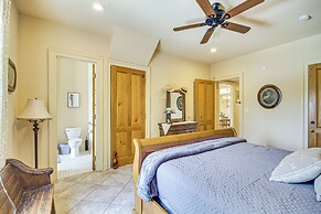 Eclectic Mandeville Home: Walk to Lakefront Park