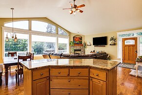 Rathdrum Home w/ Hot Tub: Steps to Beach Access!