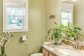 Rathdrum Home w/ Hot Tub: Steps to Beach Access!