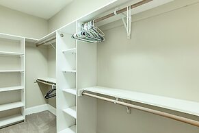 Rathdrum Home w/ Hot Tub: Steps to Beach Access!