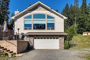 Rathdrum Home w/ Hot Tub: Steps to Beach Access!