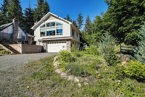 Rathdrum Home w/ Hot Tub: Steps to Beach Access!