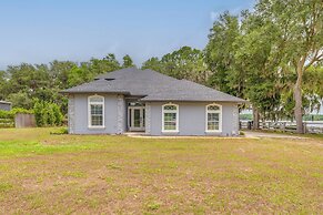 Lakefront Summerfield Getaway w/ Private Beach!