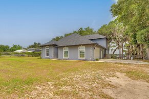 Lakefront Summerfield Getaway w/ Private Beach!