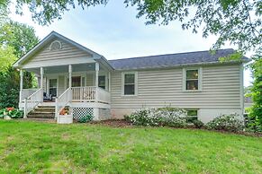 Quiet Cottage Rental in The Plains w/ Deck & Views