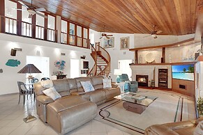 180 Degrees Of Ocean Views, Sitting On A Large Lagoon That Opens To Fl