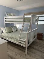 Delightful Vacation Home Located In The Popular Islamorada Neighborhoo