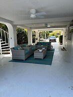 Delightful Vacation Home Located In The Popular Islamorada Neighborhoo