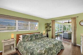 Delightful Vacation Home Located In The Popular Islamorada Neighborhoo