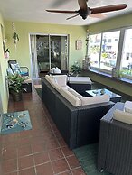 Delightful Vacation Home Located In The Popular Islamorada Neighborhoo