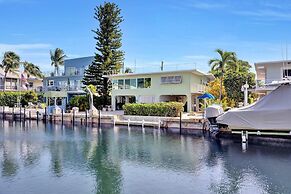 Delightful Vacation Home Located In The Popular Islamorada Neighborhoo