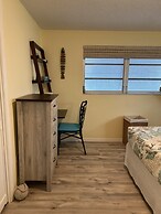 Delightful Vacation Home Located In The Popular Islamorada Neighborhoo