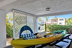 Delightful Vacation Home Located In The Popular Islamorada Neighborhoo