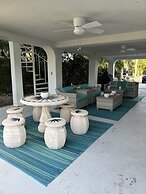 Delightful Vacation Home Located In The Popular Islamorada Neighborhoo
